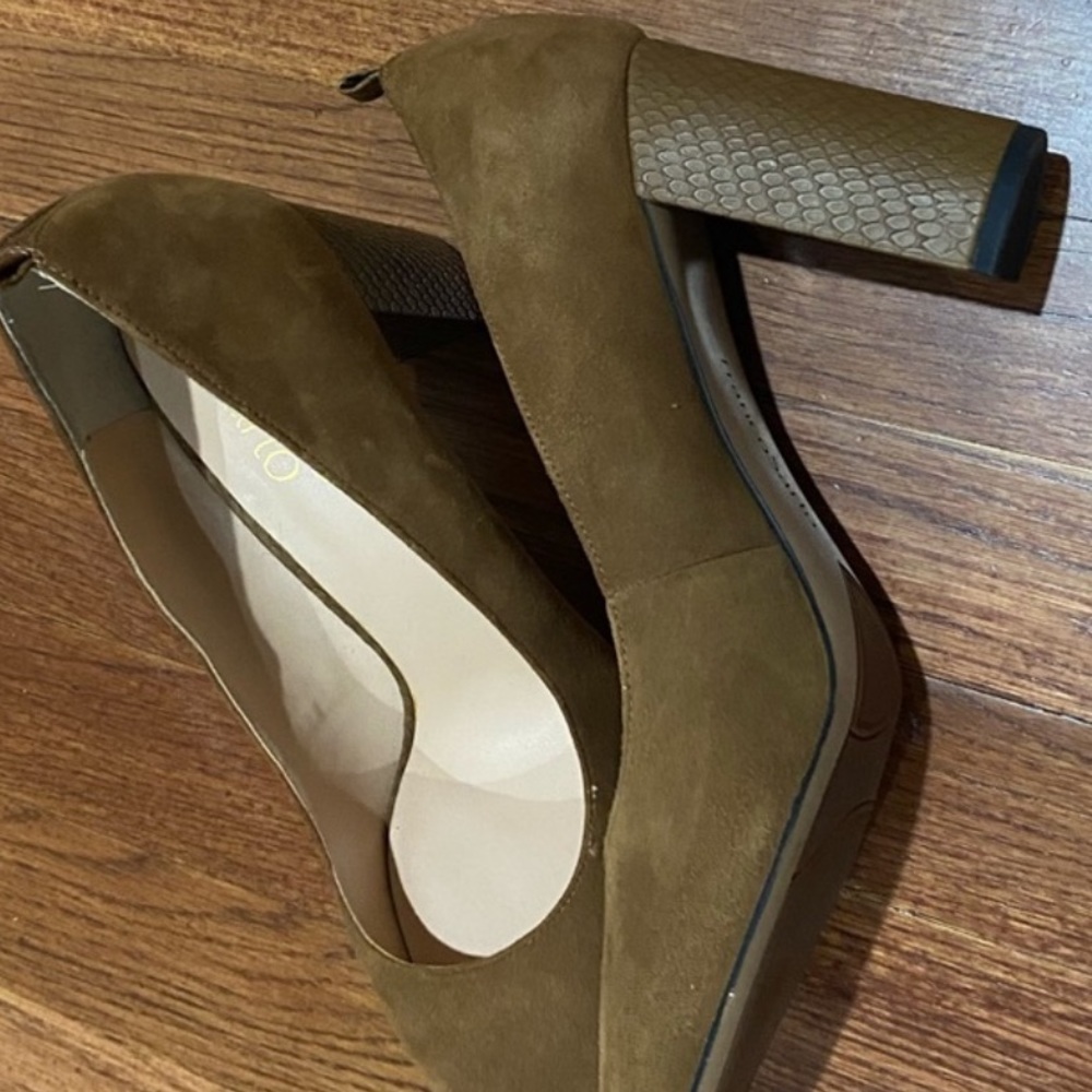 🤎👡Brown suede heel w/ and snake skin detail